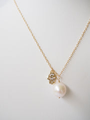Une Perle Necklace-Hamsa