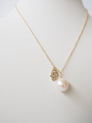 Une Perle Necklace-Hamsa
