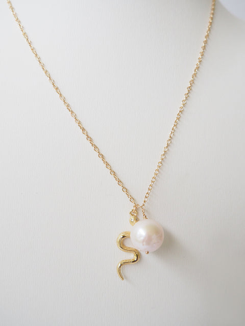 Une Perle Necklace-snake